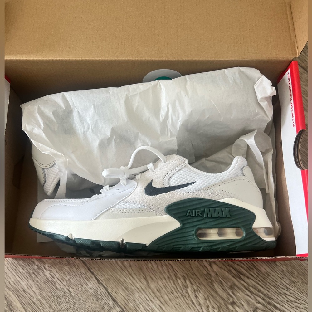 Women’s Nike Excee Air Max